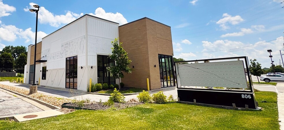 More Photos Of 806 N 7 Hwy, Blue Springs Fast Food For Lease