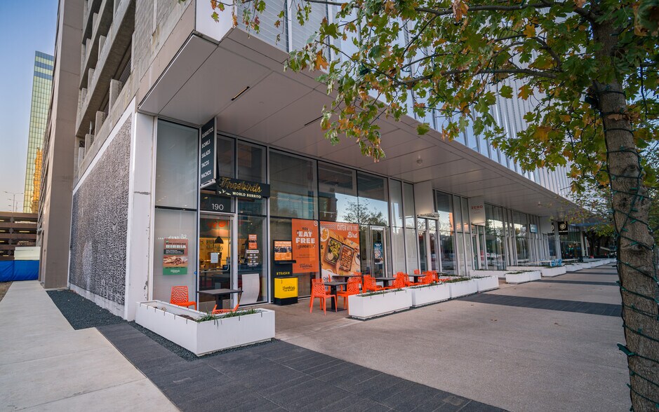 More Photos Of 800 N Harwood St, Dallas Hospitality For Sale