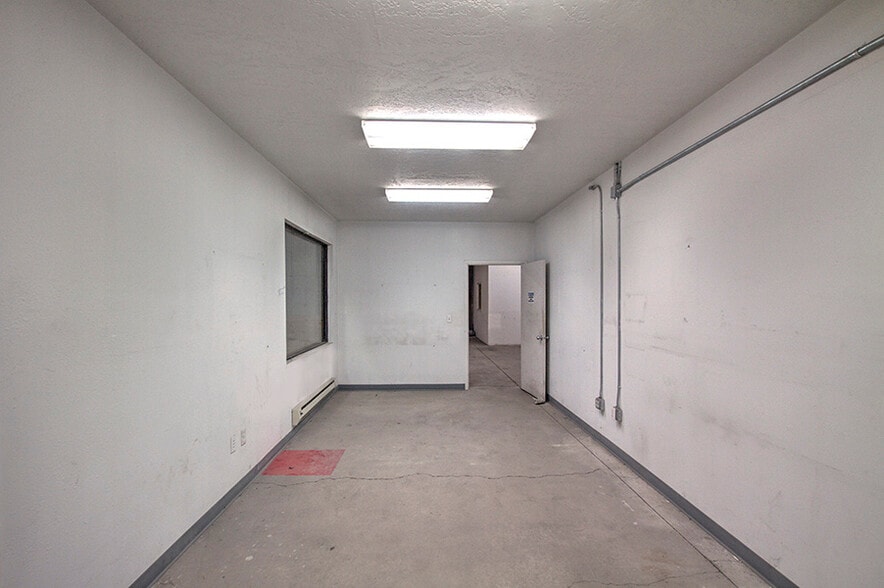 More Photos Of 225 West St, Evanston Light Manufacturing For Sale