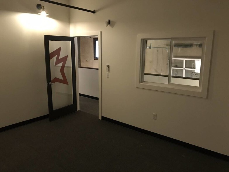 More Photos Of 2330 NW 31st Ave, Portland Flex For Sale