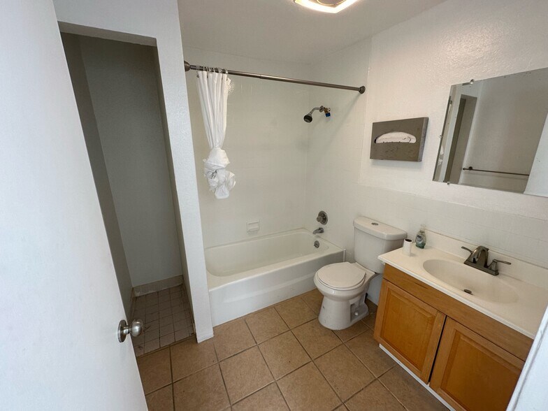 More Photos Of 22 Cleveland St, San Francisco Warehouse For Sale