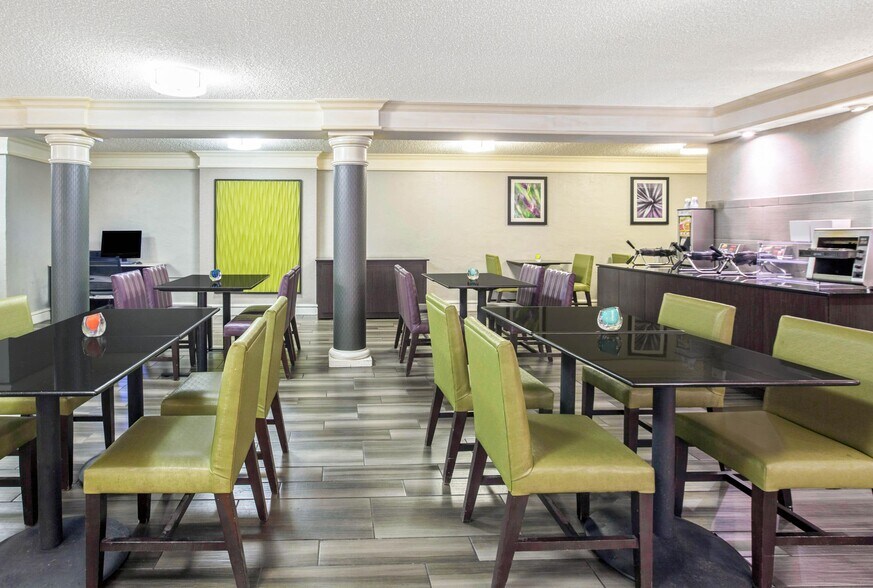 More Photos Of 2926 Tulare St, Fresno Hotel For Sale