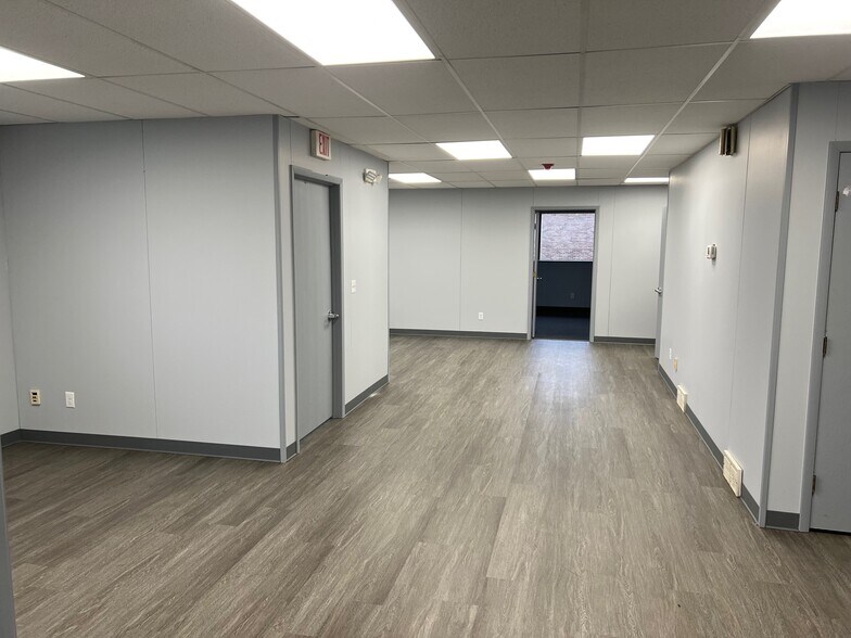 More Photos Of 12499 Delta St, Taylor Warehouse For Lease