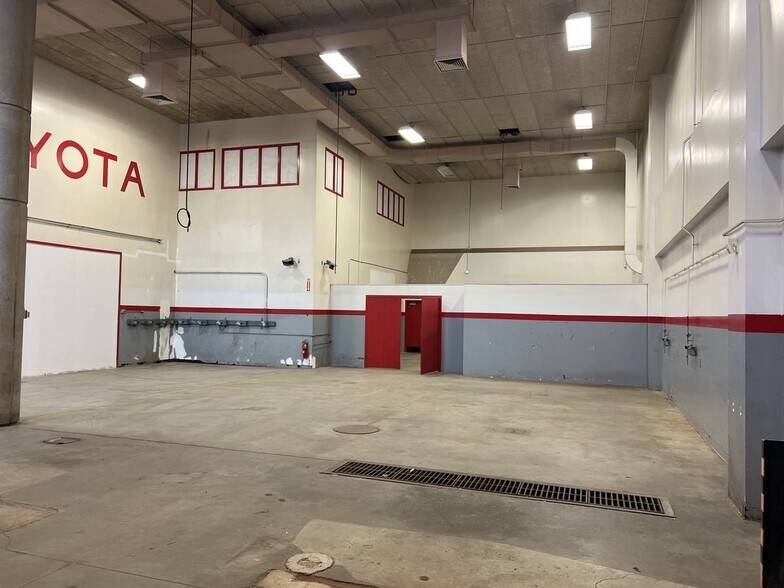 More Photos Of 275 Portsmouth Ave, Stratham Light Manufacturing For Sale