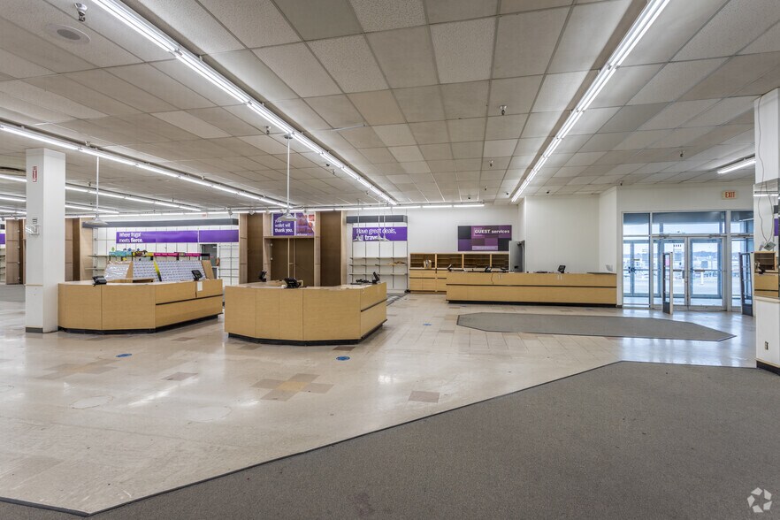 More Photos Of 1160-1300 E Army Post Rd, Des Moines Unknown For Lease