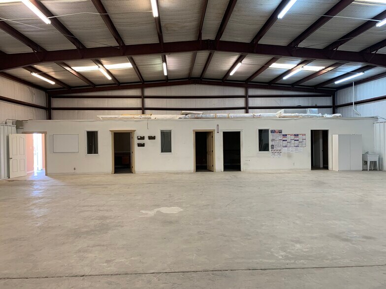 More Photos Of 12708 Montana Ave, El Paso Warehouse For Lease