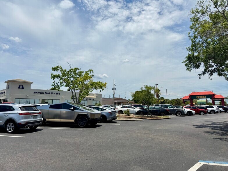 More Photos Of 5068 W Colonial Dr, Orlando Storefront For Sale