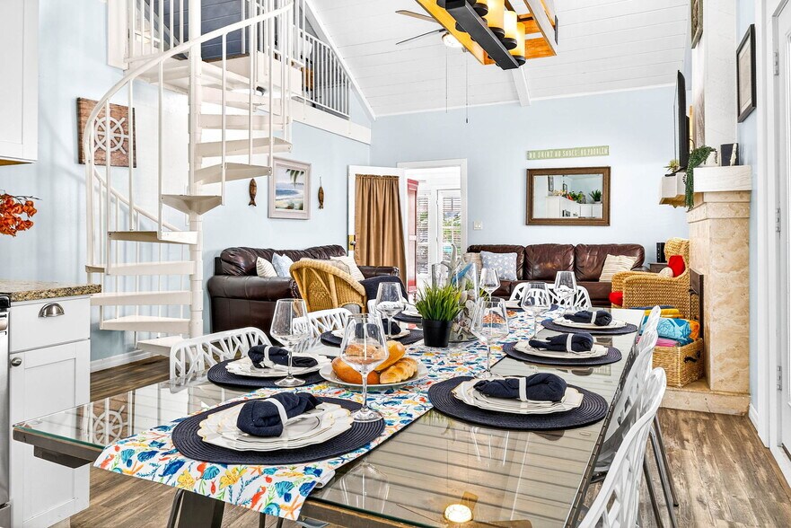 More Photos Of 26 Cambria St, Clearwater Beach Specialty For Sale