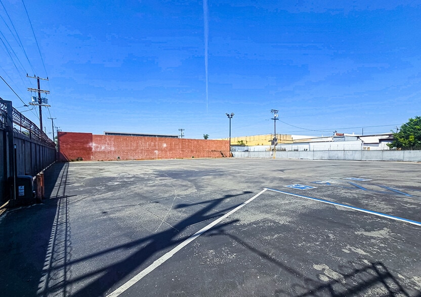 More Photos Of 1671 E 23rd St, Los Angeles Warehouse For Sale