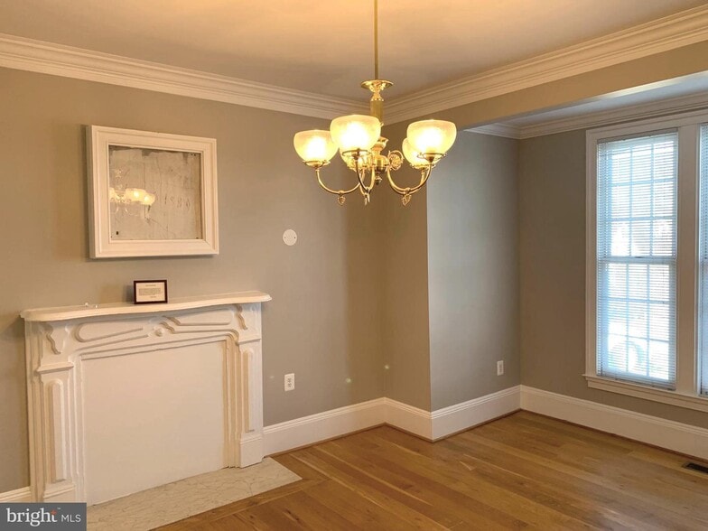 More Photos Of 170 W Main St, Purcellville Office Residential For Lease