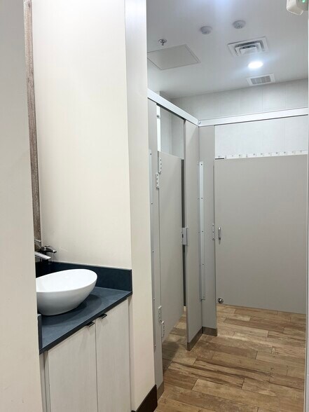 More Photos Of 1000 Colour Pl, Apopka Office For Lease