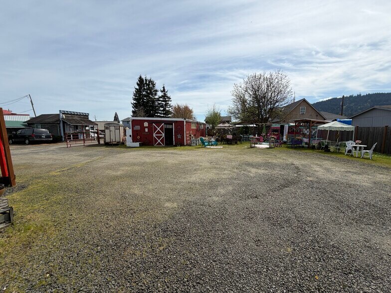 More Photos Of 1120 Main St, Philomath Freestanding For Lease