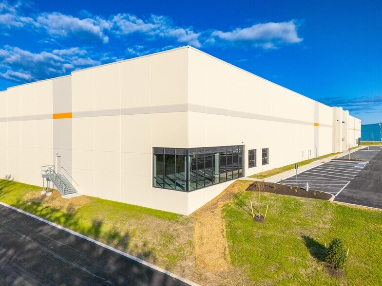More Photos Of 555 Flint Hill Rd, King Of Prussia Distribution For Lease