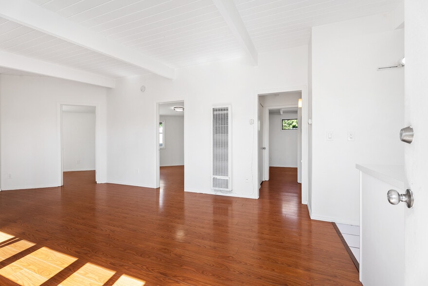 More Photos Of 1124 Victoria St, Costa Mesa Apartments For Sale