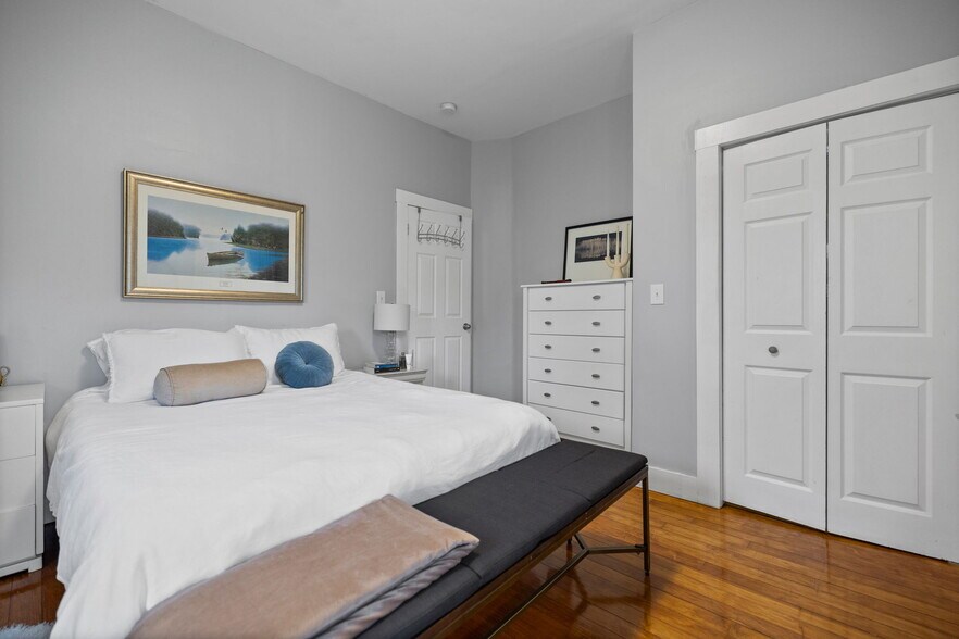 More Photos Of 33 Clinton St, Framingham Apartments For Sale