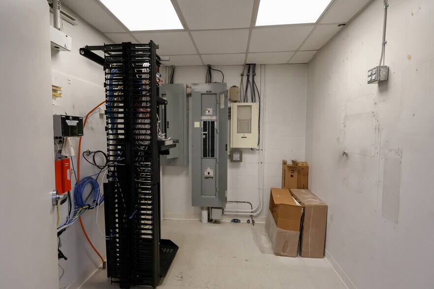 More Photos Of 650 Smithfield St, Pittsburgh Office For Lease