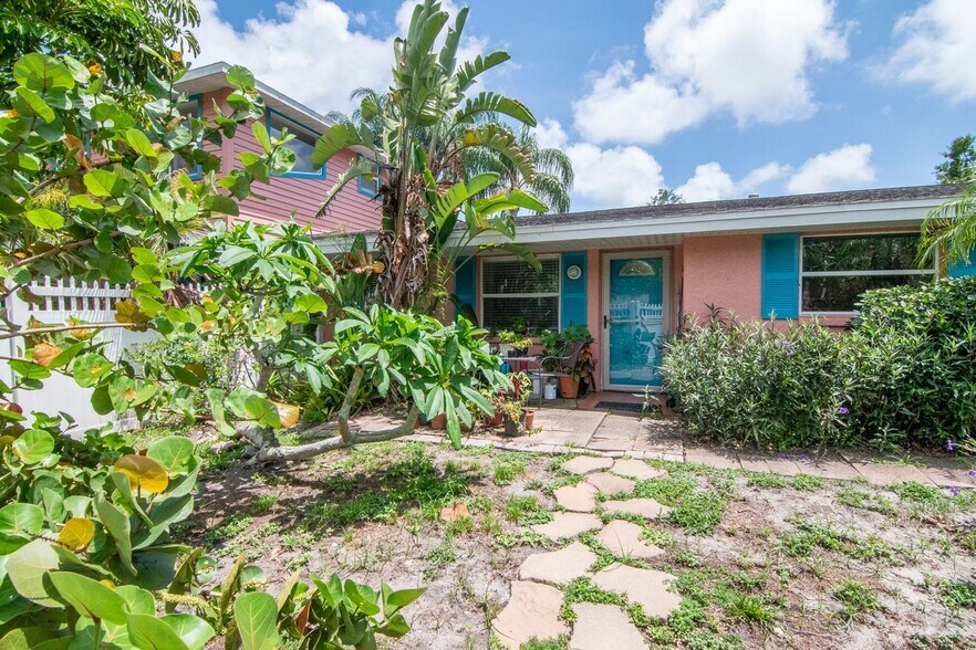 More Photos Of 10532 67th Ave, Seminole Specialty For Sale