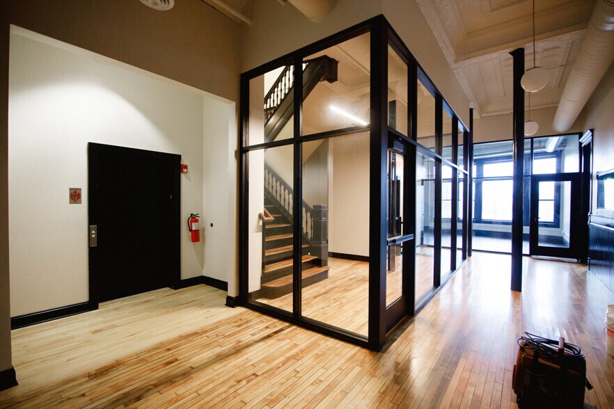 More Photos Of 308-310 E Hennepin Ave, Minneapolis Loft Creative Space For Lease