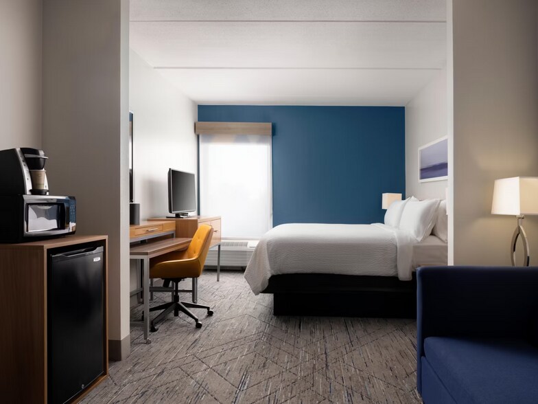 More Photos Of 110 James Dr E, Saint Rose Hotel For Sale