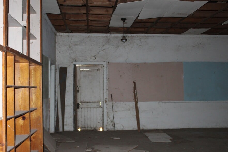 More Photos Of 1871 Elm, Waynoka Sports And Entertainment For Sale