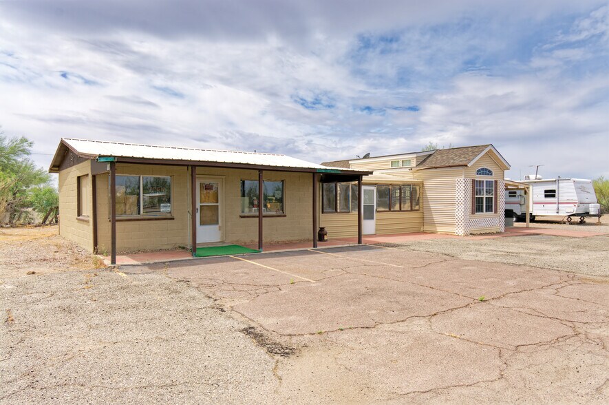 More Photos Of 566 Central Blvd, Quartzsite Freestanding For Sale