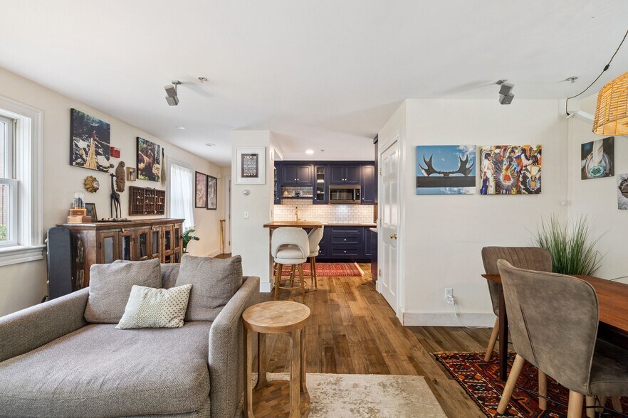 More Photos Of 41 Pleasant St, Woodstock Hospitality For Sale