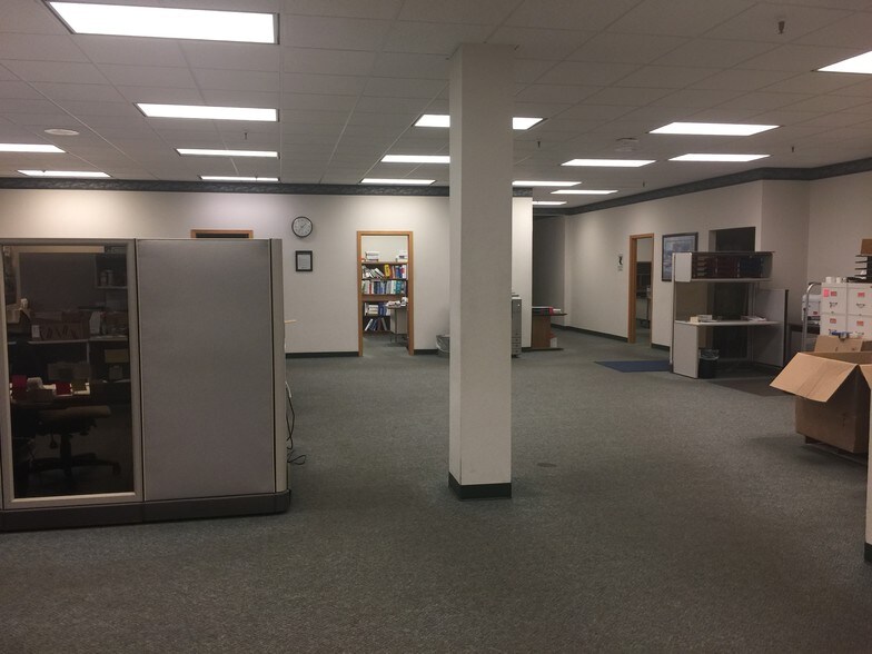 More Photos Of 3205 E Thayer Ave, Bismarck Warehouse For Lease
