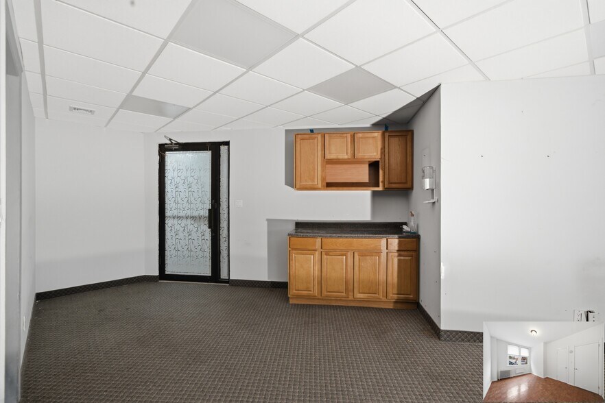 More Photos Of 66-00 66-00 Borden Ave, Maspeth Office For Lease
