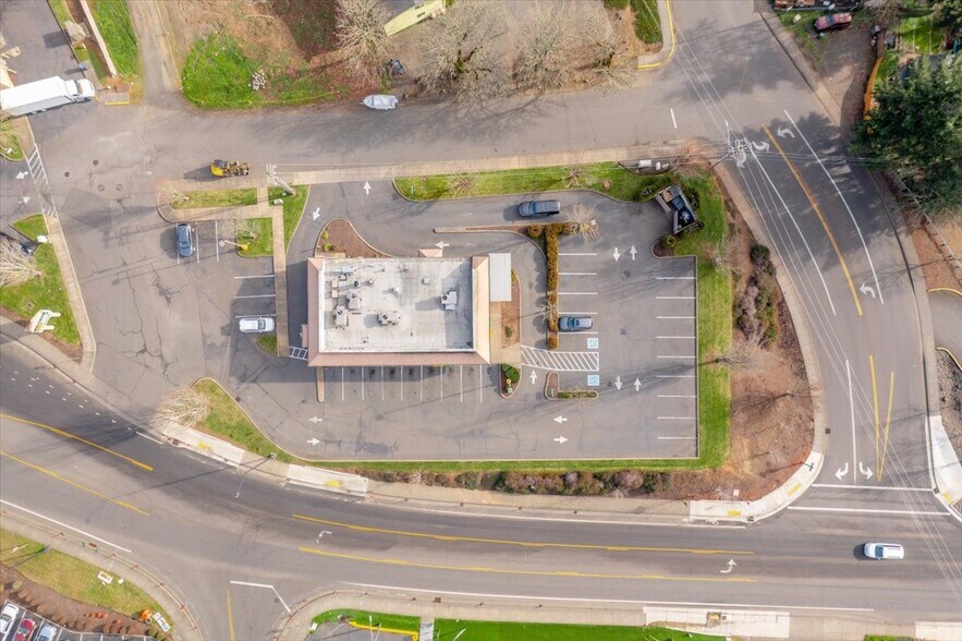 More Photos Of 242-244 Main St, Dallas Freestanding For Lease