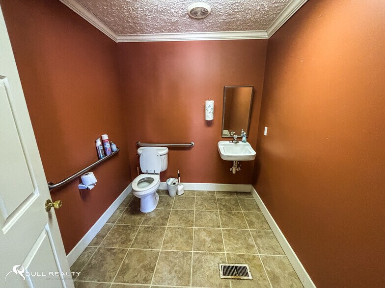 More Photos Of 201 E Clinton St, Gray Office For Sale
