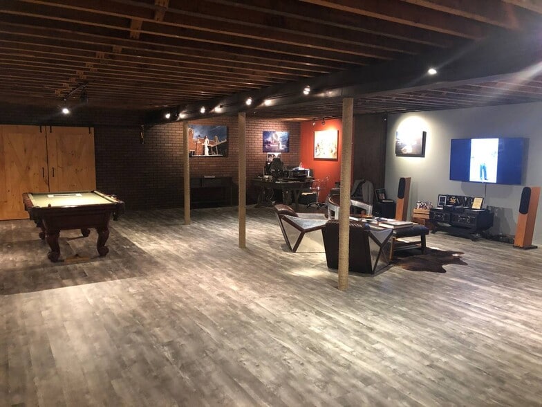 More Photos Of 75-79 E Jericho Tpke, Mineola Storefront Retail Office For Lease