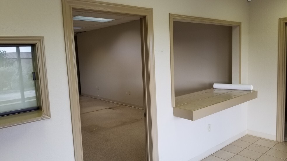 More Photos Of 12719 Spectrum Dr, San Antonio Light Manufacturing For Lease