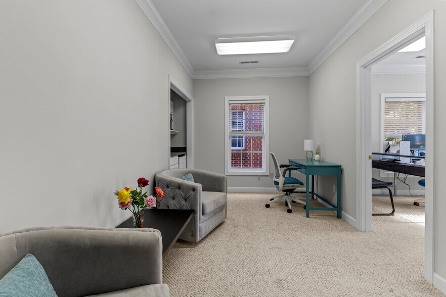 More Photos Of 6531 Creedmoor Rd, Raleigh Office For Sale