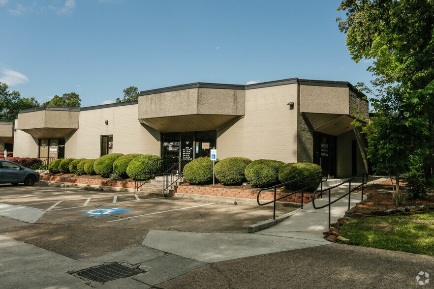 More Photos Of 1110 Kingwood Dr, Kingwood Office For Sale