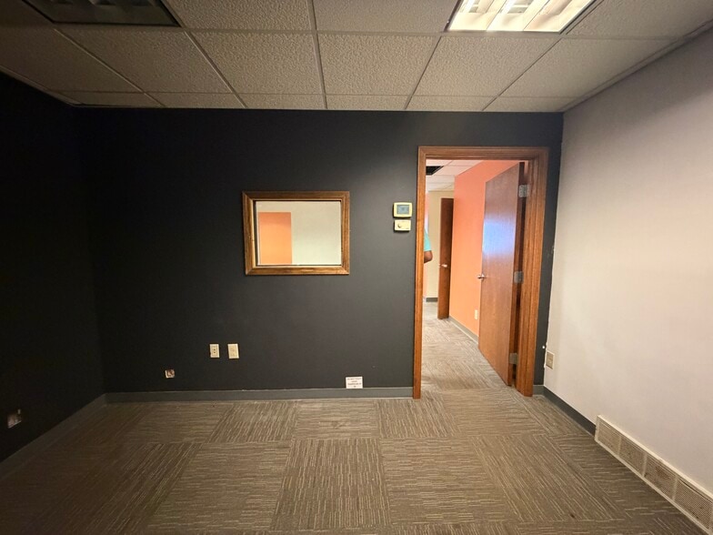 More Photos Of 47 Alice Dr, Akron Office For Lease
