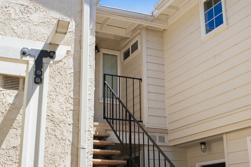 More Photos Of 5302-5304 Colodny Dr, Agoura Hills Apartments For Sale