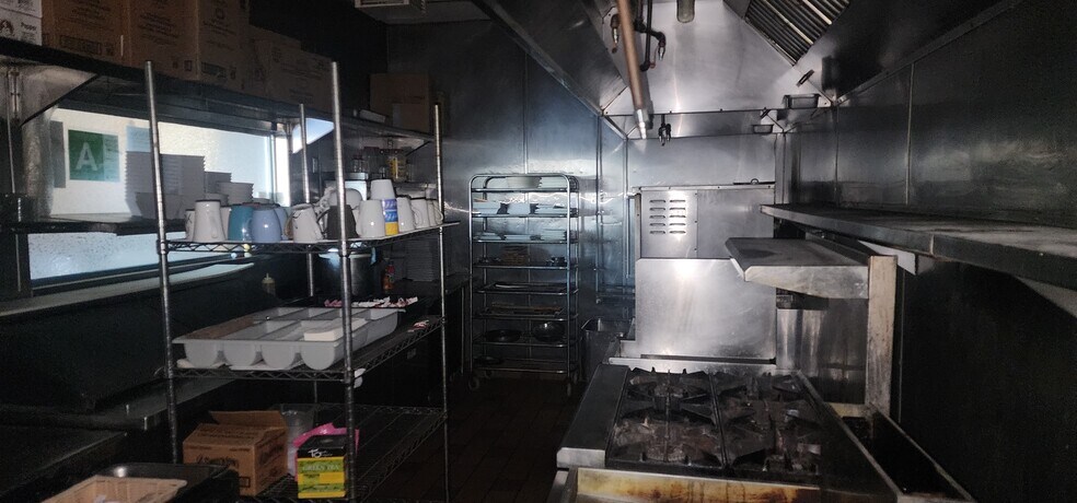 More Photos Of 15705-15717 Vanowen St, Van Nuys Unknown For Lease