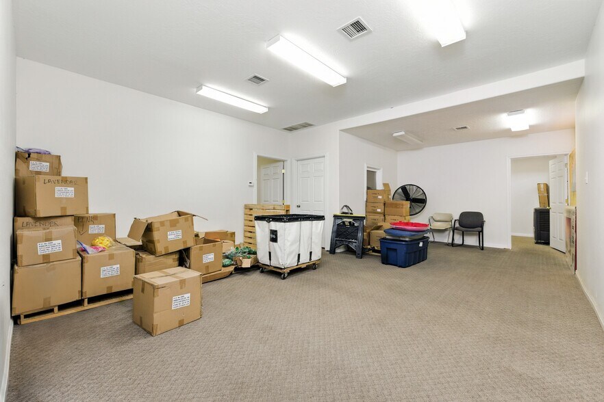 More Photos Of 376-384 Commerce Loop, Orem Manufacturing For Lease