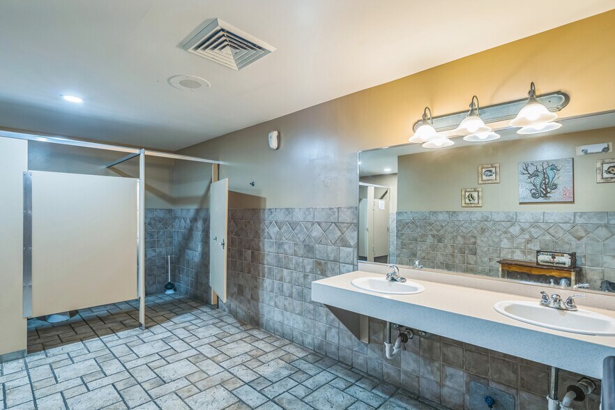 More Photos Of 1520 N Wesleyan Blvd, Rocky Mount Restaurant For Sale