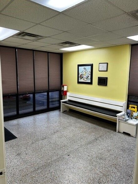 More Photos Of 3941 Central Ave, Louisville Freestanding For Sale