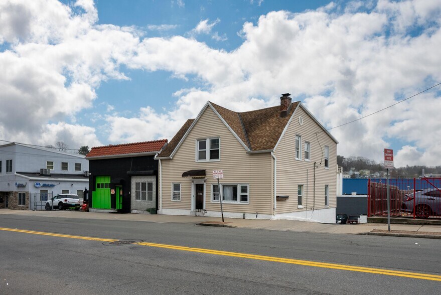More Photos Of 914-920 Old Nepperhan Ave, Yonkers Storefront For Sale
