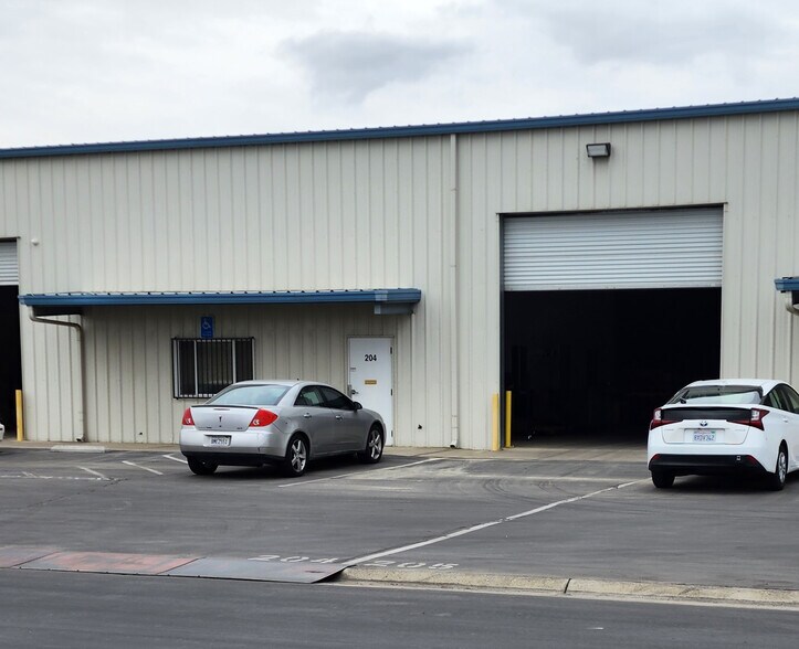 More Photos Of 2030 S Golden State Blvd, Fowler Warehouse For Lease