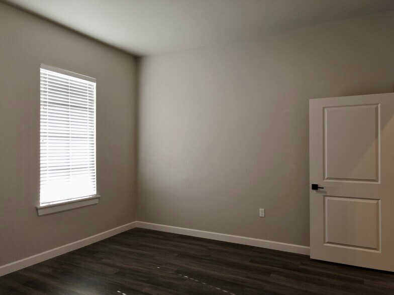 More Photos Of 517 Liberty Ln, Edmond Office For Lease