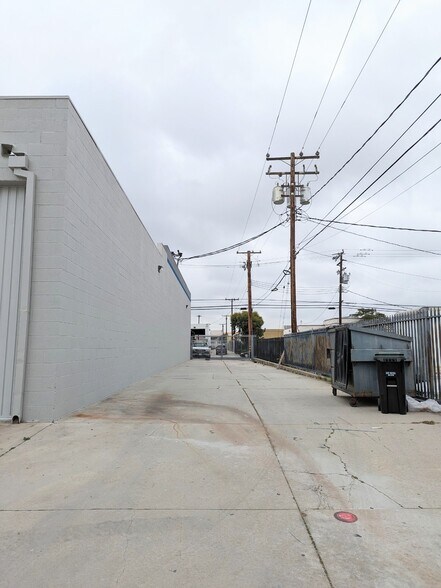 More Photos Of 10880 Thienes Ave, South El Monte Warehouse For Lease