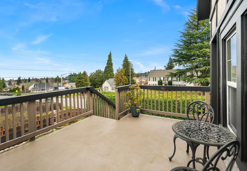 More Photos Of 131 E 12th St, Port Angeles Hotel For Sale