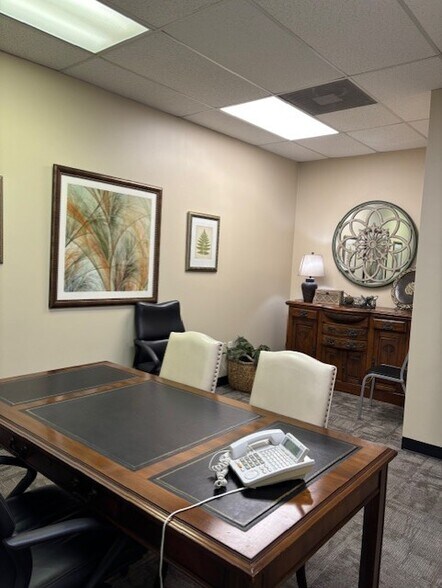 More Photos Of 1525 Lakeville Dr, Humble Office For Lease