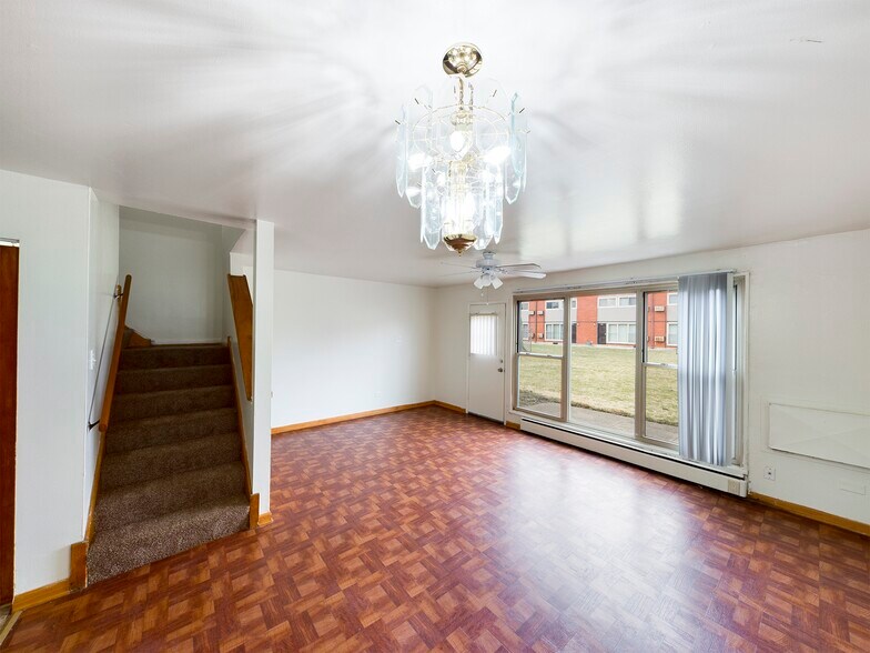 More Photos Of 1450 E 154th Pl, Dolton Apartments For Sale