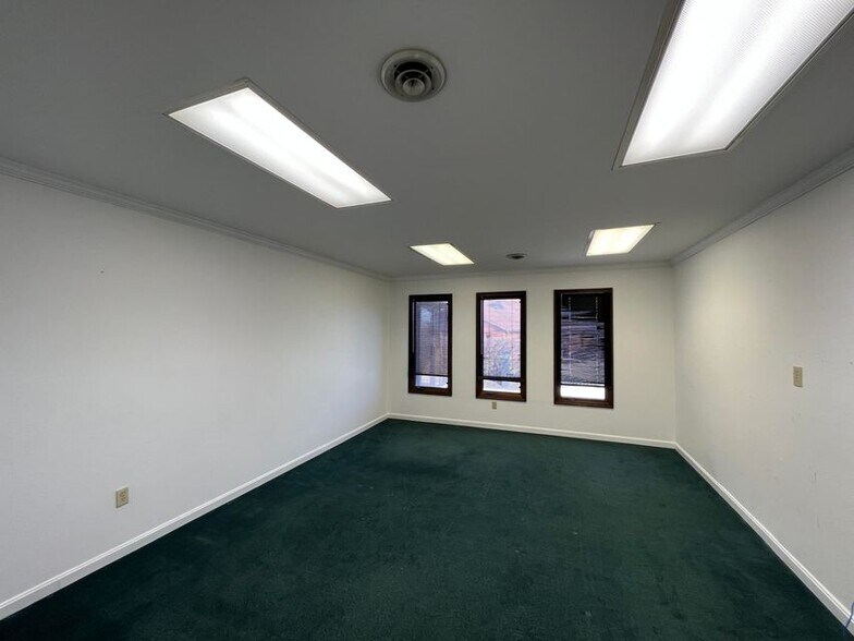 More Photos Of 230-236 Thomas More Pky, Crestview Hills Medical For Lease