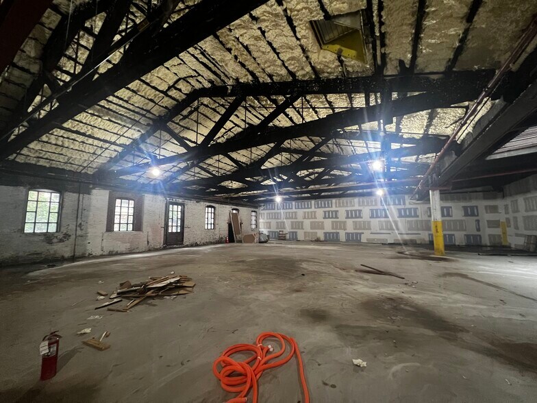 More Photos Of 56 Berry St, Brooklyn Storefront Retail Office For Lease