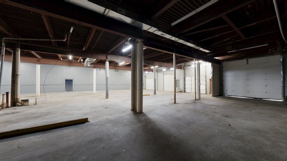 Primary Photo Of 195 W Newberry Rd, Bloomfield Warehouse For Sale